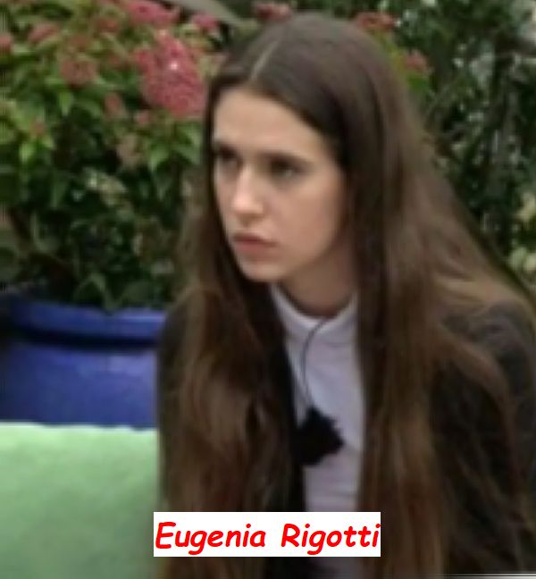 Eugenia Rigotti corteggiatrice Uomini e donne in esterna